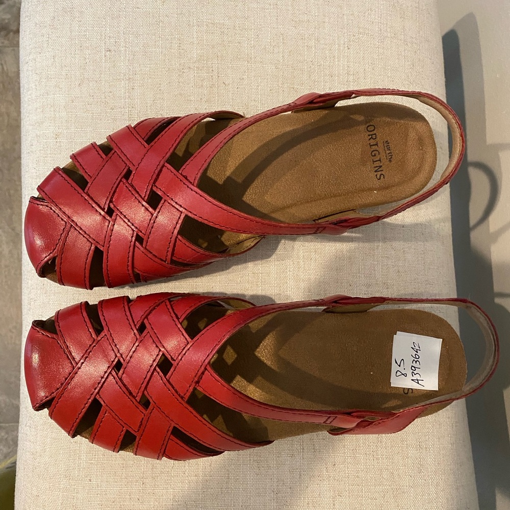 Earth Origins brand new fisherman sandals. Size 8.5. Never worn.
